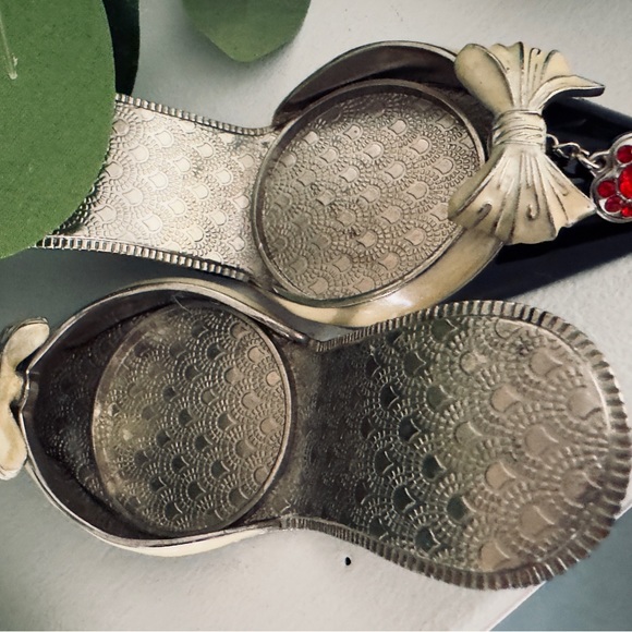 PartyLite 2 Shoe Tealight Holder Enamel Cast Metal Austrian Crystal 5.5"Wx1.5" - Picture 8 of 11